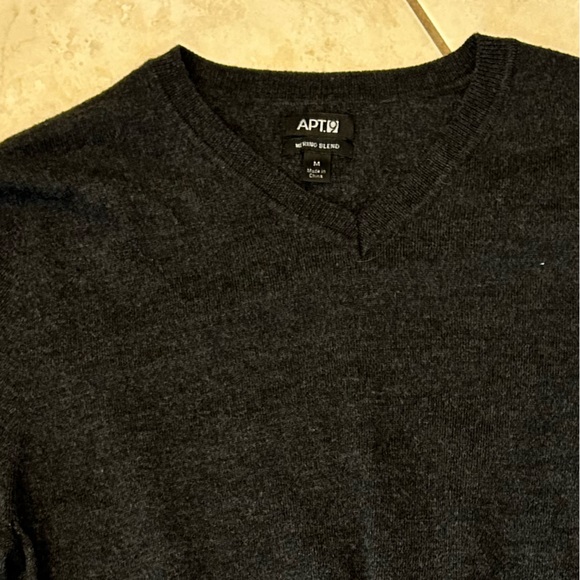 Super Cute and Comfy Men’s Sweater - Picture 3 of 3